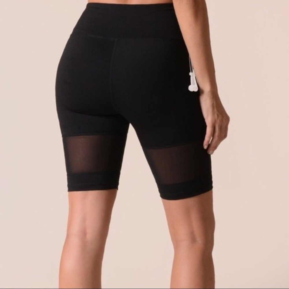AXEL in Black - Picture 6 of 6